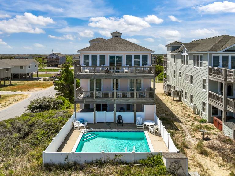 House with private pool, hot tub & barbecue — photo 2