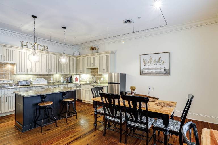 Steps to Oxford Square: Ole Miss Game Day Condo — photo 2