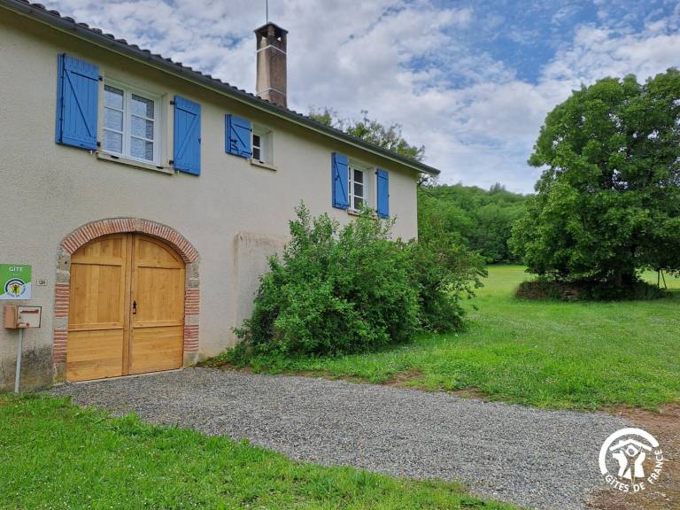 Gite with barbeque, yard & private pool — photo 5