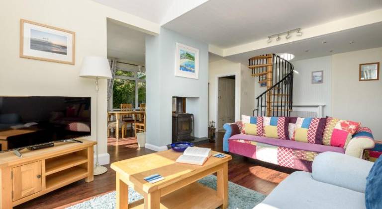 Beach Front House with Stunning Sea Views and Free Parking — photo 2