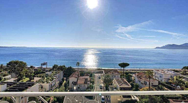 Apartment with 2 rooms for 4 persons in Cannes