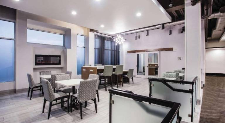 La Quinta Inn & Suites by Wyndham Winchester — photo 3