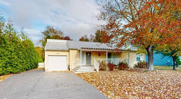 House with pool in Rehoboth Beach, DE