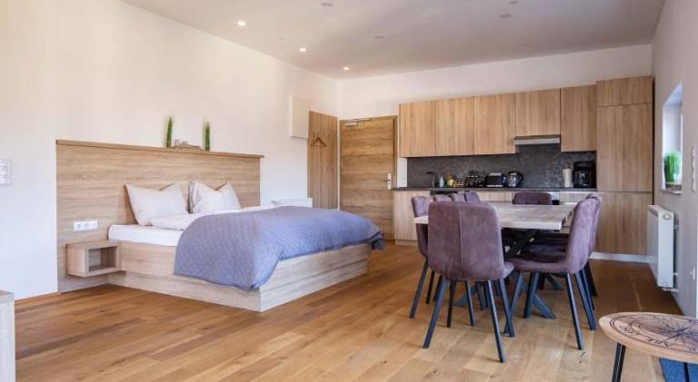 Pleasant serviced apartment with garden, patio & barbeque | Dogs allowed — photo 2