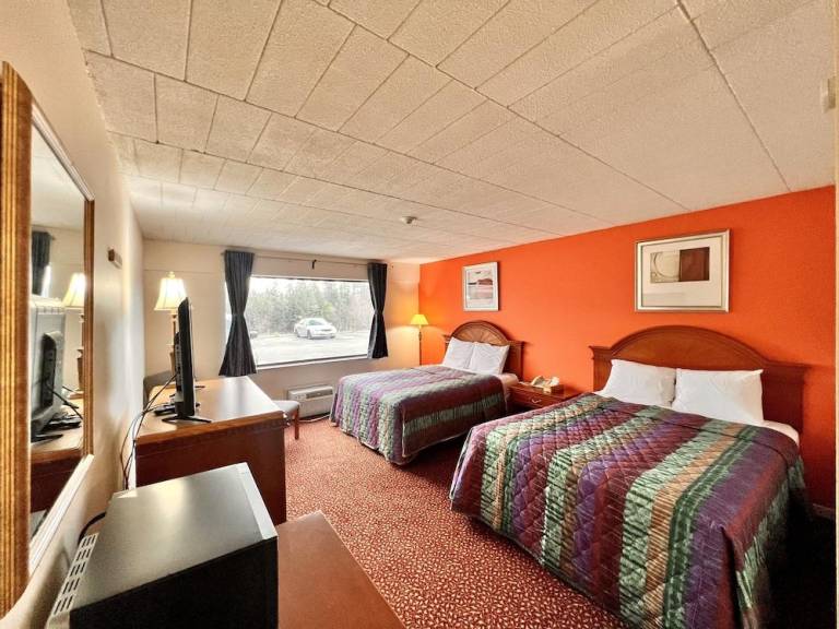 Lively Inn and Suites — photo 2