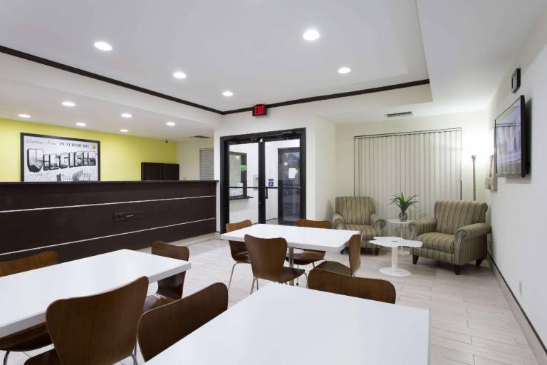 Super 8 By Wyndham Petersburg — photo 2