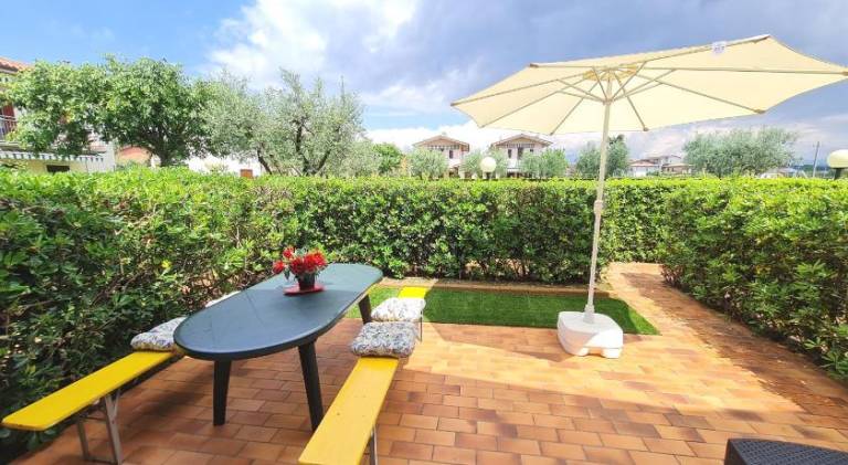 Rental apartment with yard, pool & terrace — photo 3