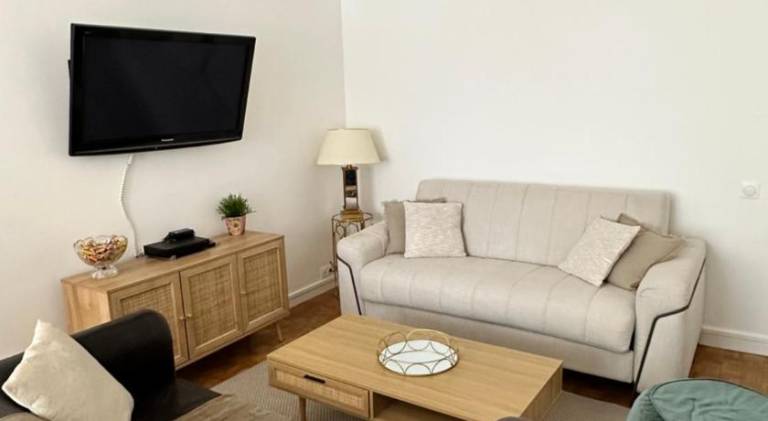Holiday apartment with 1 room for 4 persons in Meudon