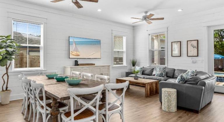 Beautiful vacation home with pool | Pets are welcome — photo 2