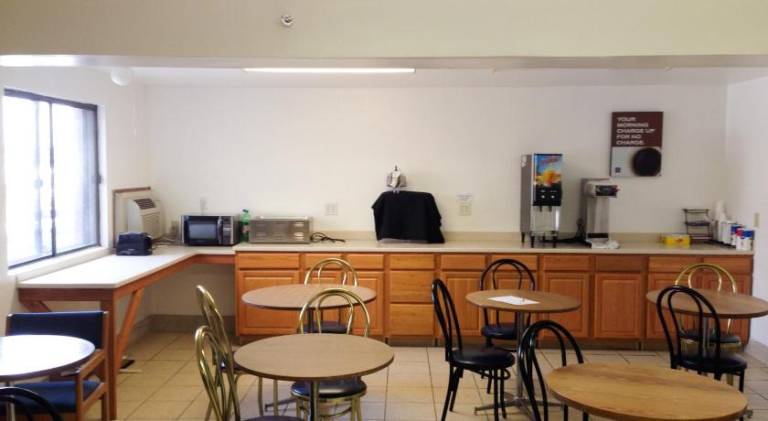 Motel 6 Sedalia, MO — photo 4