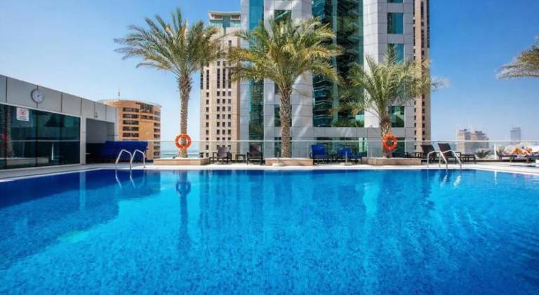 Apartment with pool in Abu Dhabi