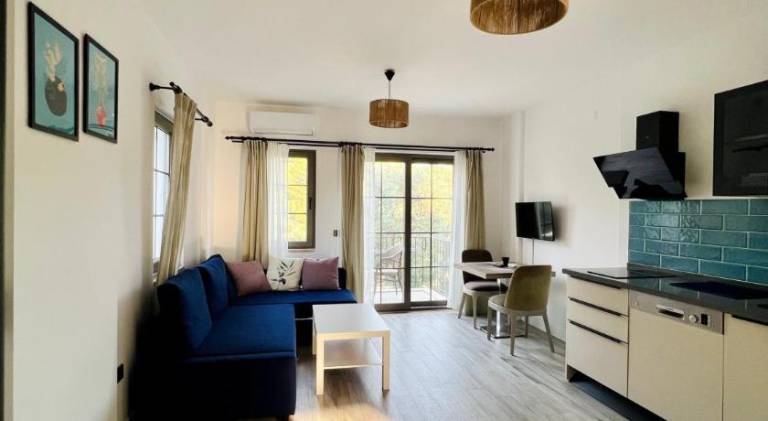 Serviced apartment with yard | Pets are welcome — photo 2