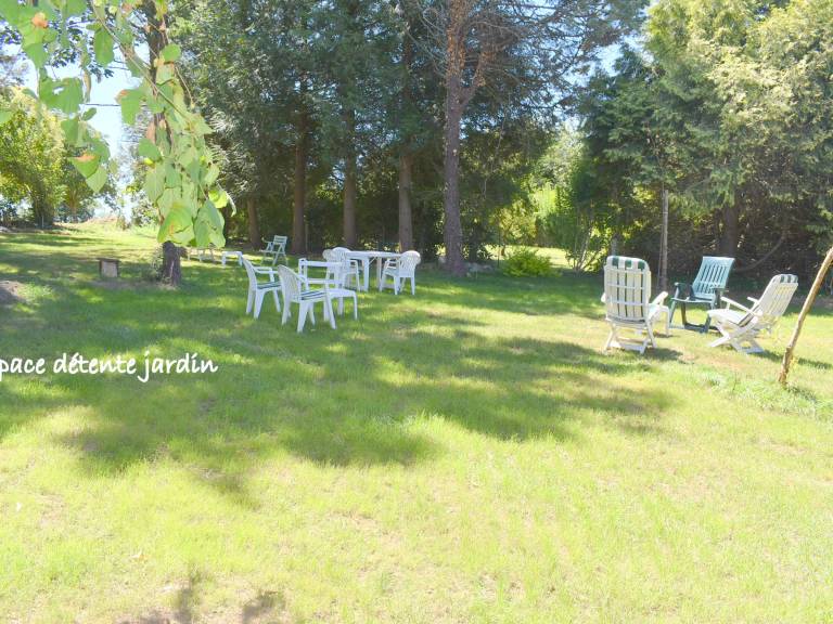 Cottage with BBQ & garden in Mayenne