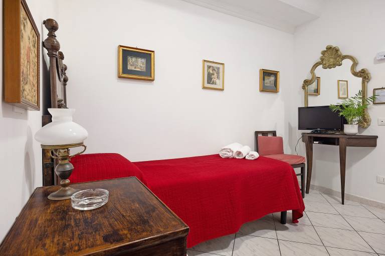 Dedicated room with fast internet | Next to Palermo Cathedral | City view | Pets allowed in Palermo