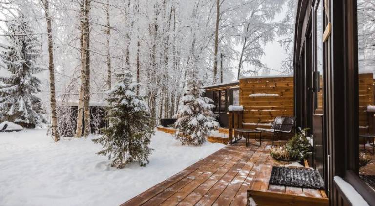 Lodge with patio, barbecue & yard — photo 5