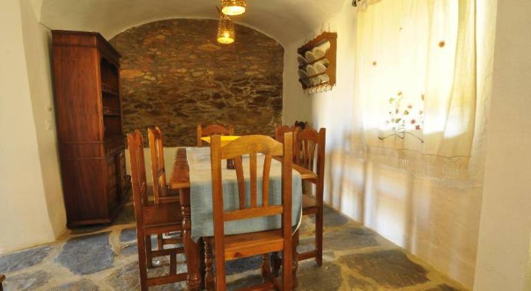 Lodge with garden & patio — photo 4