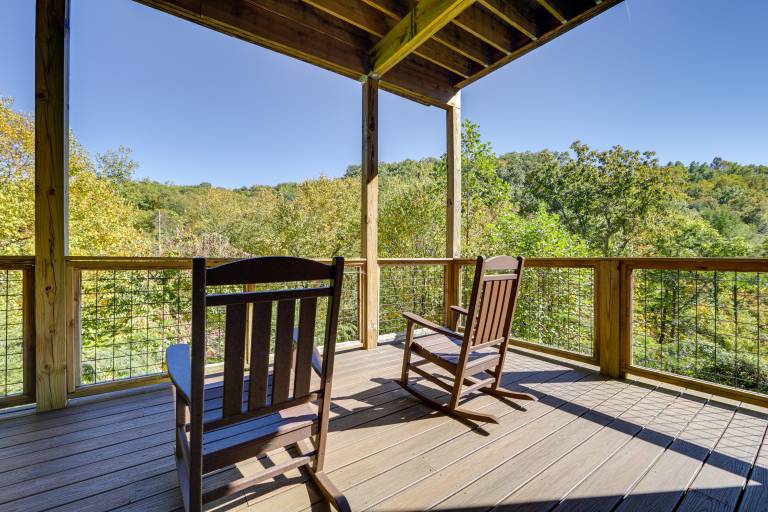 Hot Tub & Game Room! Gatlinburg Mtn-View Cabin — photo 5