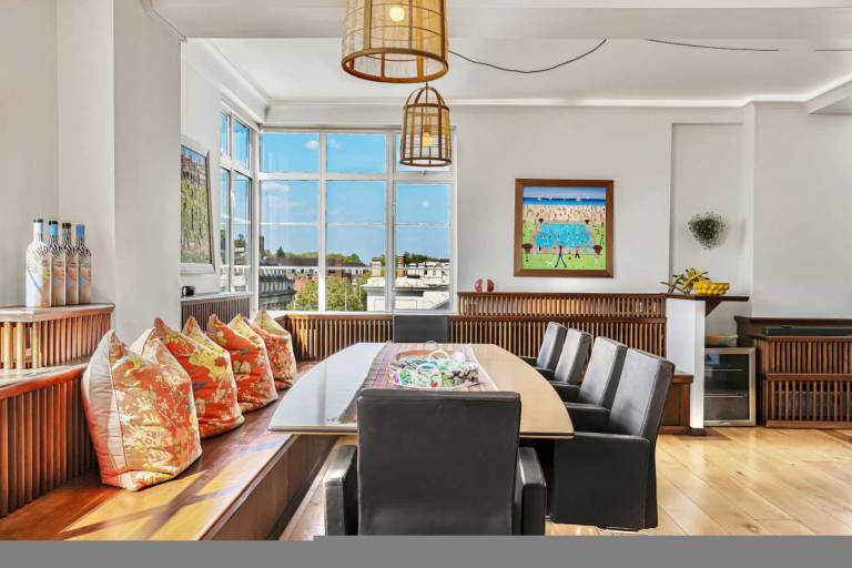 Kensington 6 Bed 4000 Sqft AC & Parking