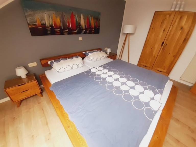 Komfortables Feriendomizil im 2. OG mit Hafenblick, Balkon und Meerblick in Orth — photo 4