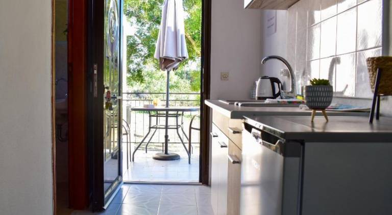 Nice apartment with patio & yard | Pets allowed — photo 3