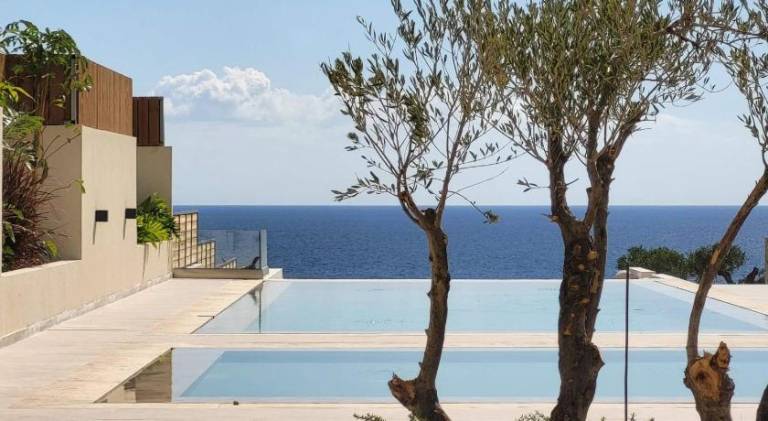 Ample villa with garden, BBQ & private pool | Next to the beach | Suitable for remote work | Dogs allowed in Ierapetra