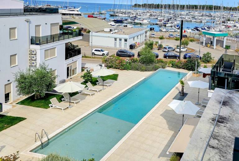Apartment with pool, garden & terrace | Beach view — photo 2