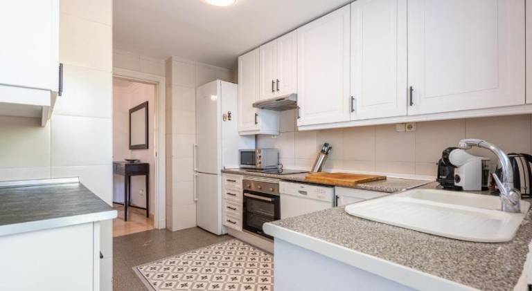 Apartment with pool, BBQ & patio | Perfect for remote work — photo 5