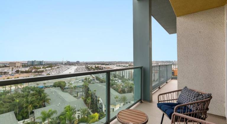 Apartment with pool & jacuzzi — photo 5