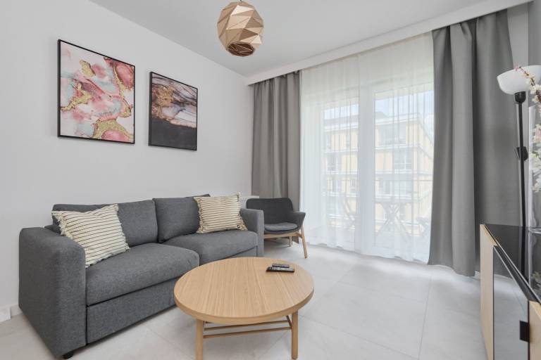 Children-friendly beautiful holiday apartment with fast internet & yard | Lake view | Pet-friendly in Poznan