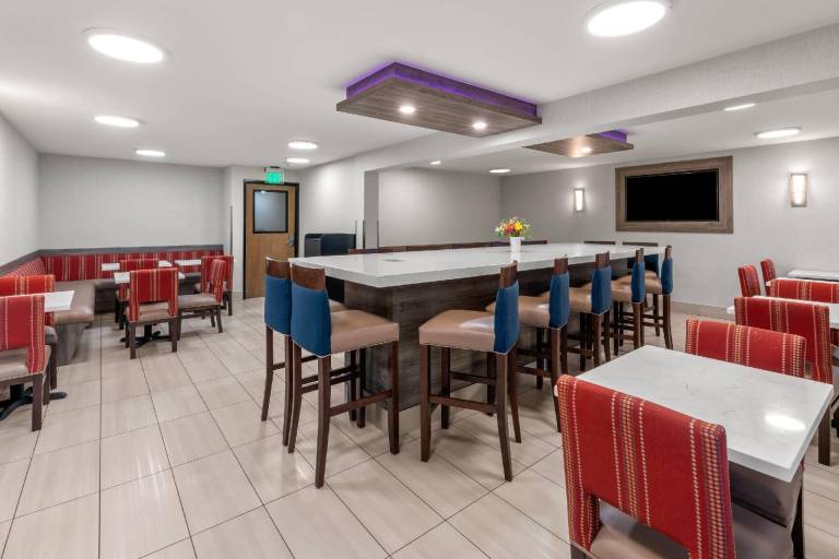 Comfort Inn & Suites Beaverton - Portland West — photo 3