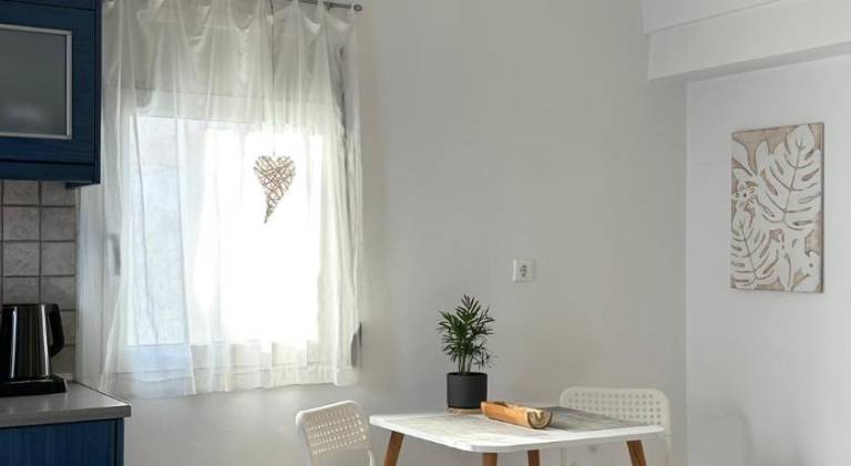 Apartment with patio — photo 5