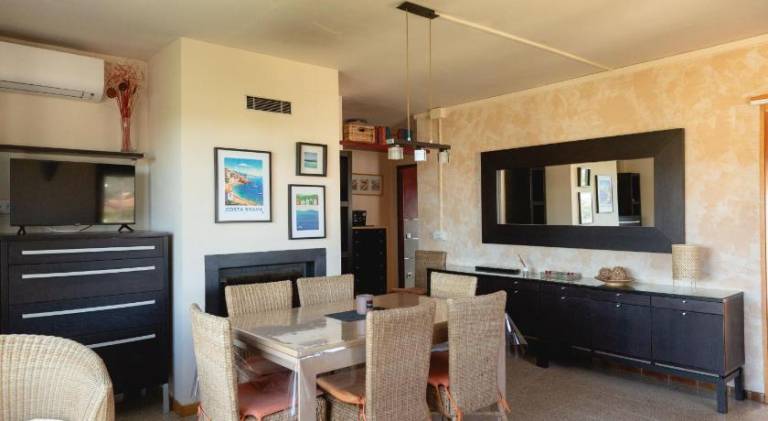 Apartment with yard, barbeque & terrace — photo 3