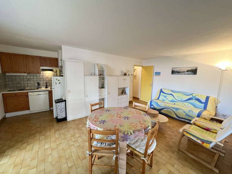 Apartment with pool — photo 5