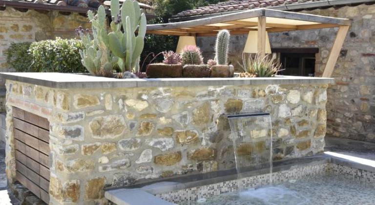 Lovely vacation home with jacuzzi & pool | Pet-friendly — photo 3