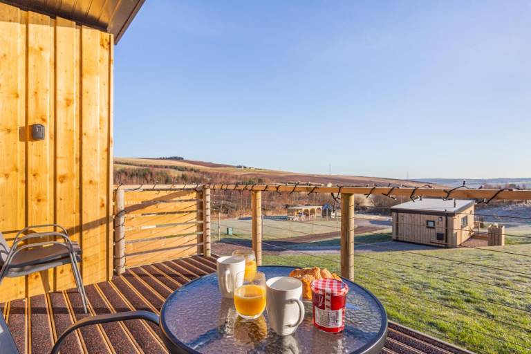 Lodge with barbeque & garden — photo 4