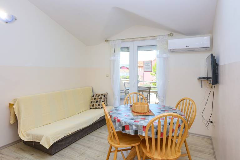 One bedroom apartment with balcony Srima - Vodice, Vodice (A-23593-d) — photo 2