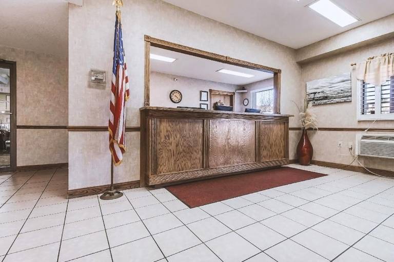 Sky-Palace Inn and Suites McCooK — photo 2