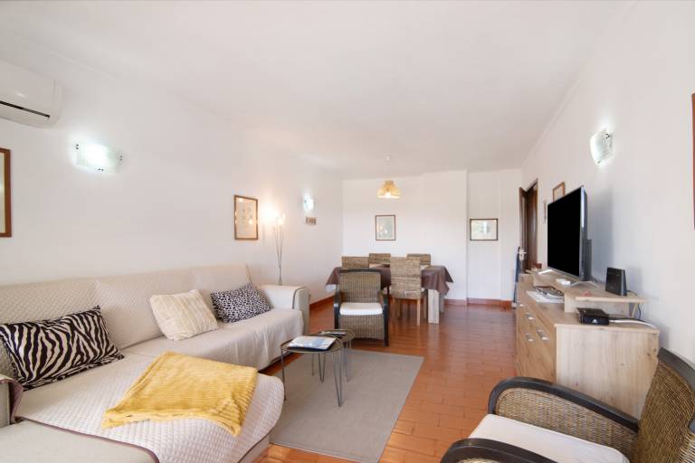 Charming rental apartment with terrace, yard & private pool | Garden view | Dogs allowed — photo 5