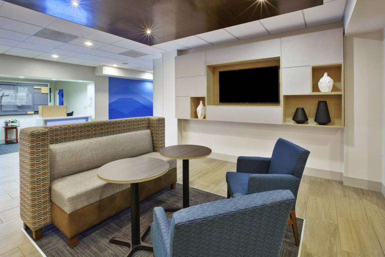 Holiday Inn Express Hotel & Suites Manchester Conference Center By IHG — photo 3