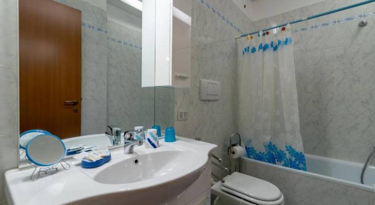 Rental apartment with 2 rooms for 6 persons — photo 4