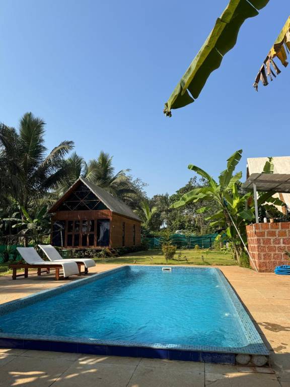 Vacation home with garden & pool — photo 5
