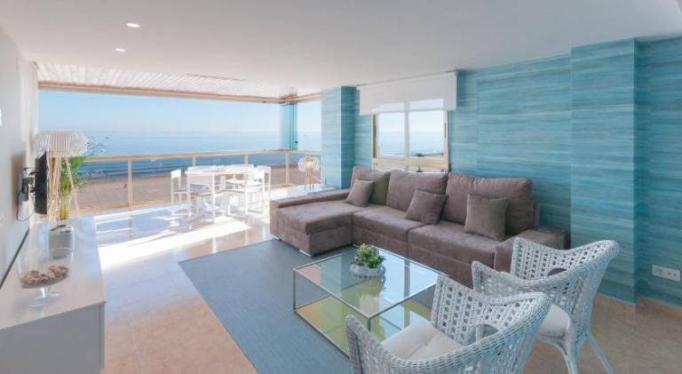 Holiday apartment with patio, pool & yard in Gandia