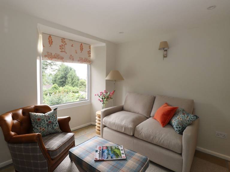 Cottage with garden & patio — photo 4