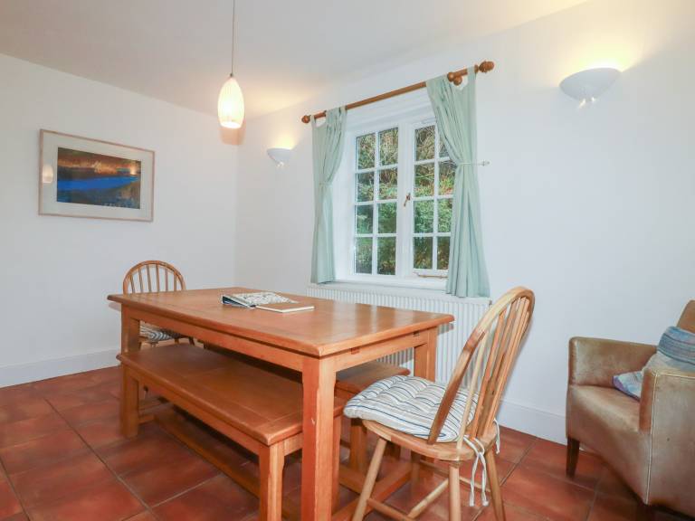 Cottage with yard & hot tub — photo 5