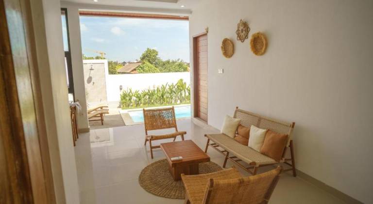 Villa with pool — photo 2