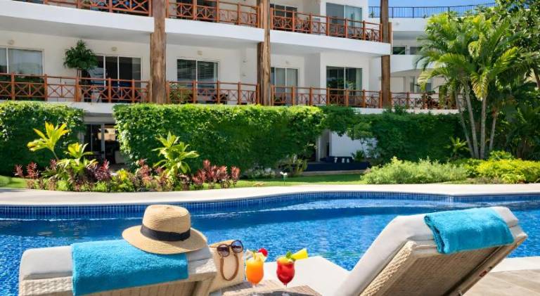 Luxury Duplex 2BR Pool & Garden View Quiet 30m from 5th Ave with Gym & Parking in Playa del Carmen