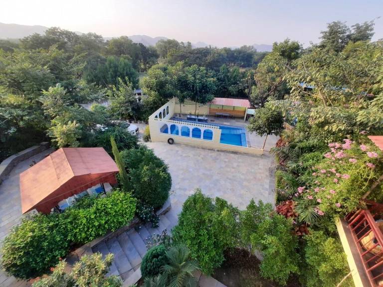 Villa with pool & garden — photo 4