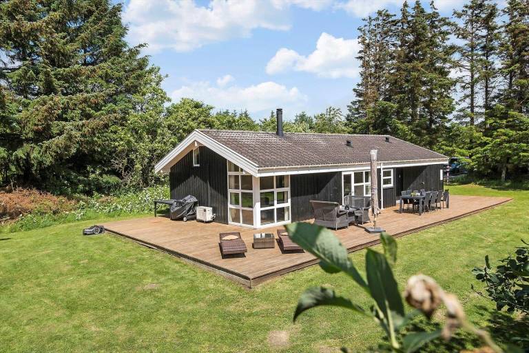 Fully equipped beautiful house with terrace, hot tub & barbeque | Pet-friendly in Lokken