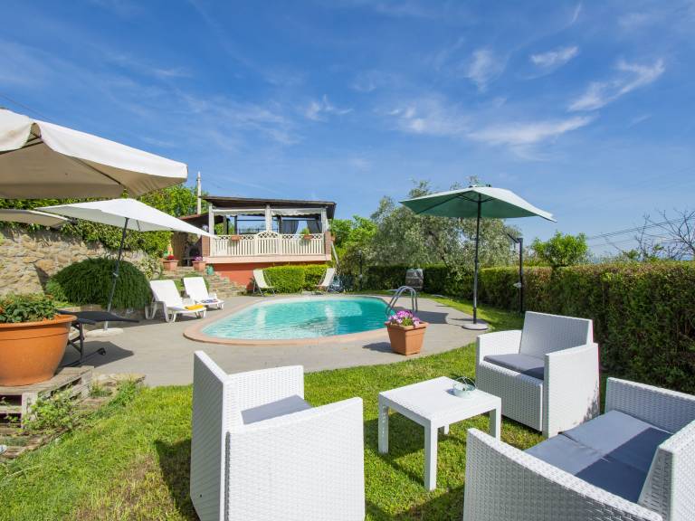 Fully equipped apartment with yard, terrace & barbecue | Pet-friendly — photo 2