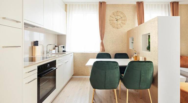 Serviced apartment with patio — photo 3